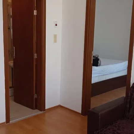 Апартамент 1 Bedroom In Eden Near Casino And The Beachplatinum