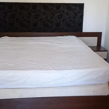 1 Bedroom In Eden Near Casino And The Beachplatinum *